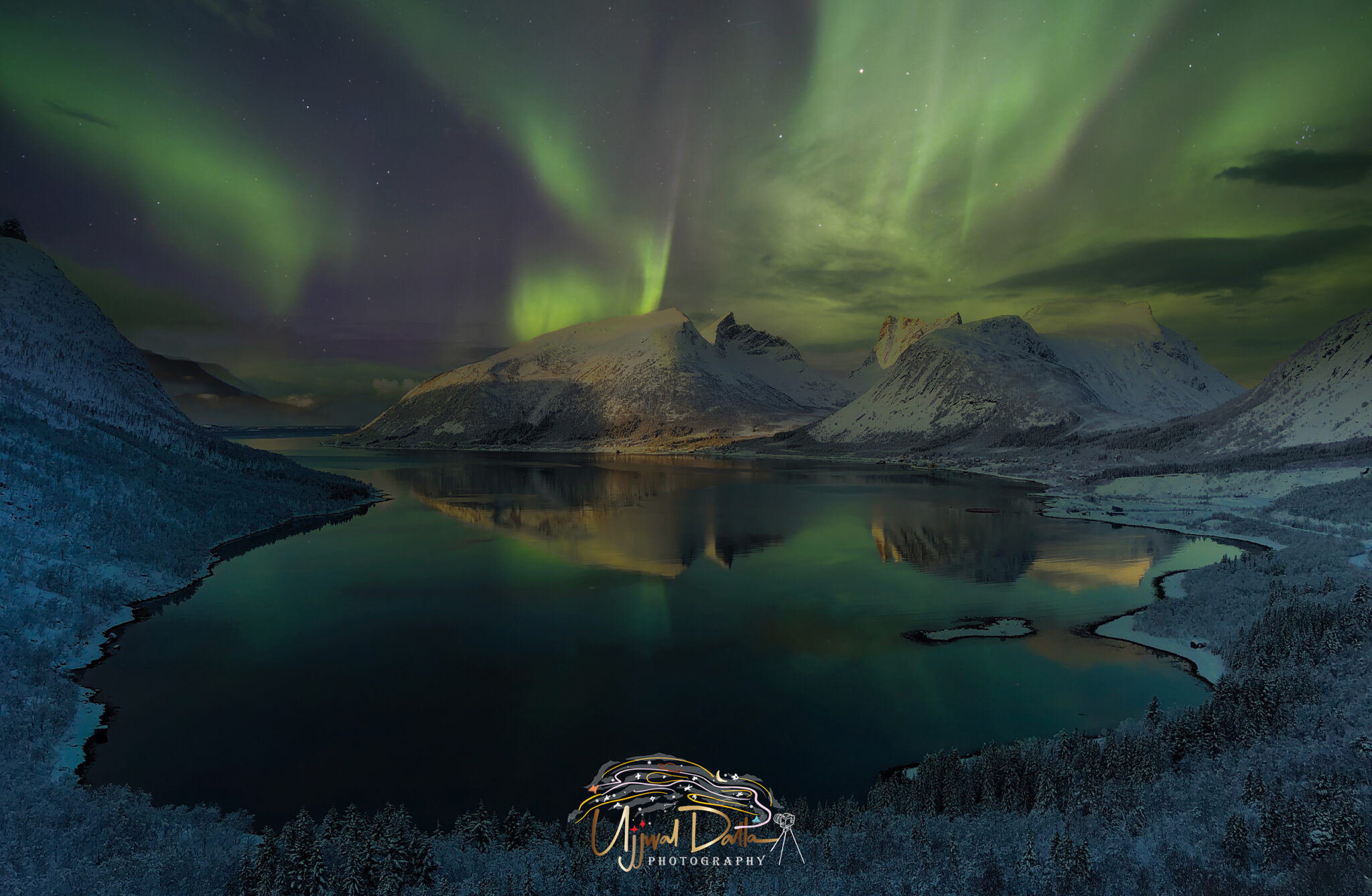 SENJA FJORD NORTHERN LIGHTS